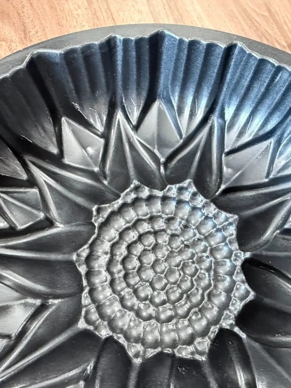 Nordic Ware SUNFLOWER Bundt Cake Pan Mold 10 Cup Aluminum USA Floral Bakeware